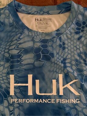 Huk Men’s Performance Fishing Shirt — Blue and White